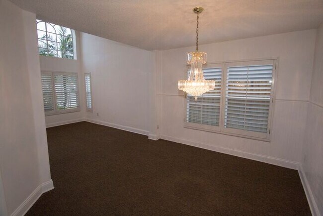 Photo - 3/2.5 with 2-car garage in Maitland House