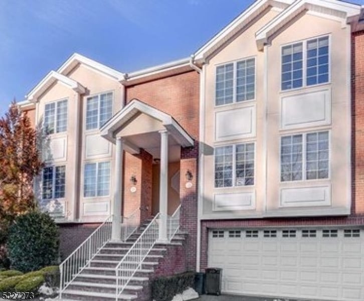 Primary Photo - 25 Skymark Ct