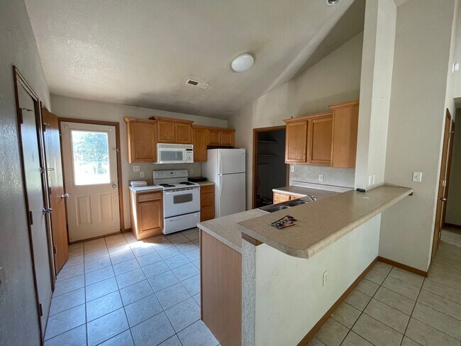 Building Photo - 108/118 Boone Crossing Drive