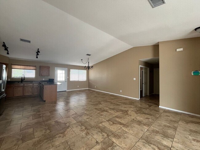 Building Photo - 2872 Canyon View Dr