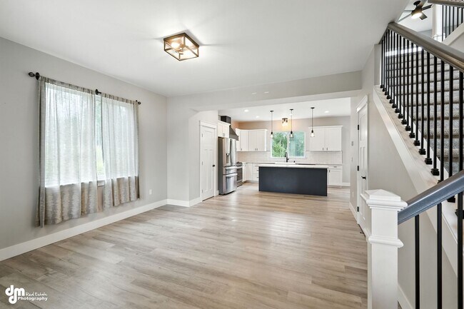 Foto del edificio - Charming & Updated 4BD/2.5BA!