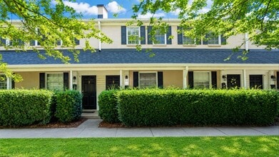 Building Photo - 1224 Green Oaks Ln