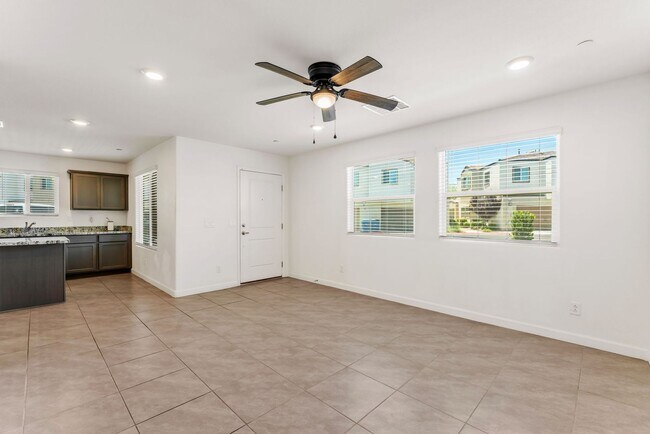 Foto del edificio - Modern Gated Townhome Living with Resort-Style Community Amenities