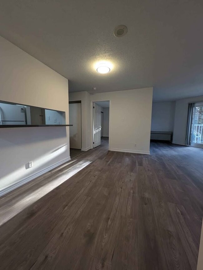 Building Photo - 189 Lake Driveway W