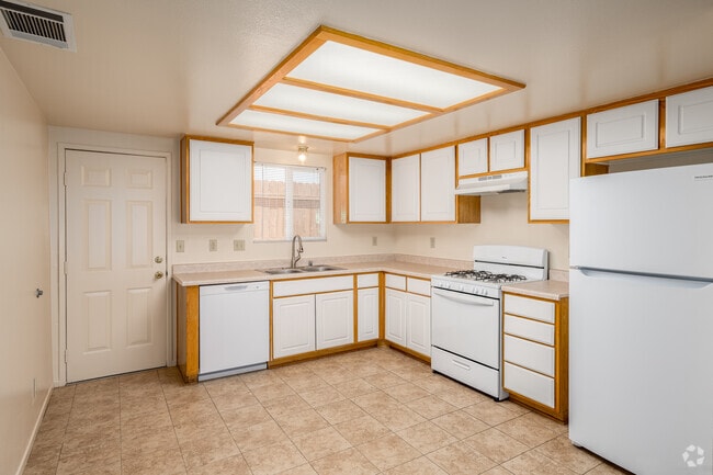 2BR, 1.5BA - 868SF - Kitchen - Desert Breeze Apartments