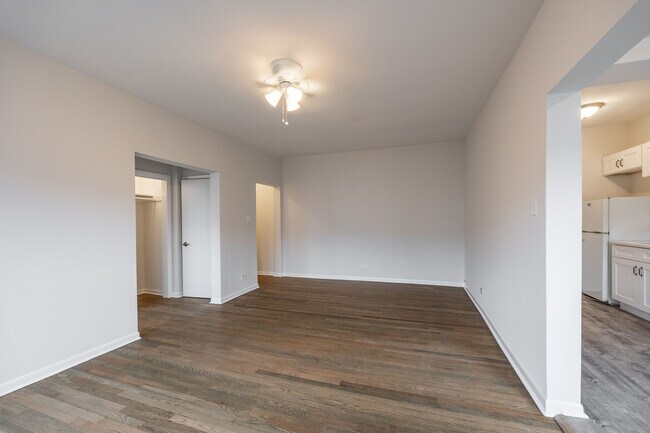 Building Photo - 7724 N Marshfield Ave