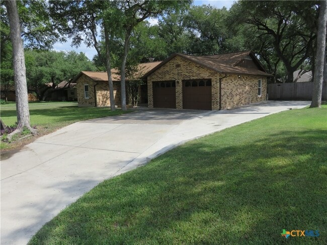 Building Photo - 139 Lone Oak St