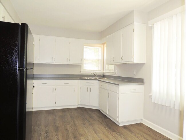 Foto del edificio - 3 Bed - 1 Bath Ranch for Rent in Richmond Heights!