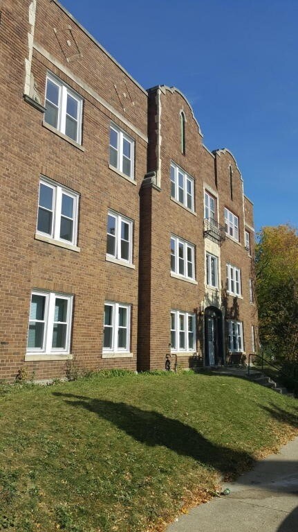Primary Photo - 928-936 W Meinecke Ave