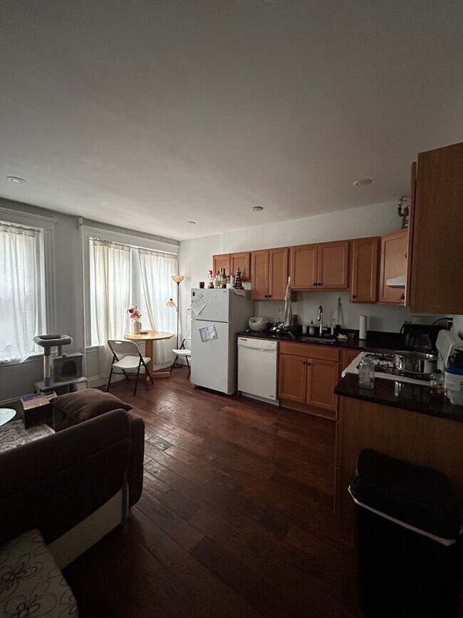 Foto del edificio - 130 Brainerd Rd