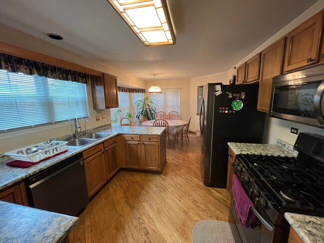 Foto del edificio - 941 Sweetflower Dr