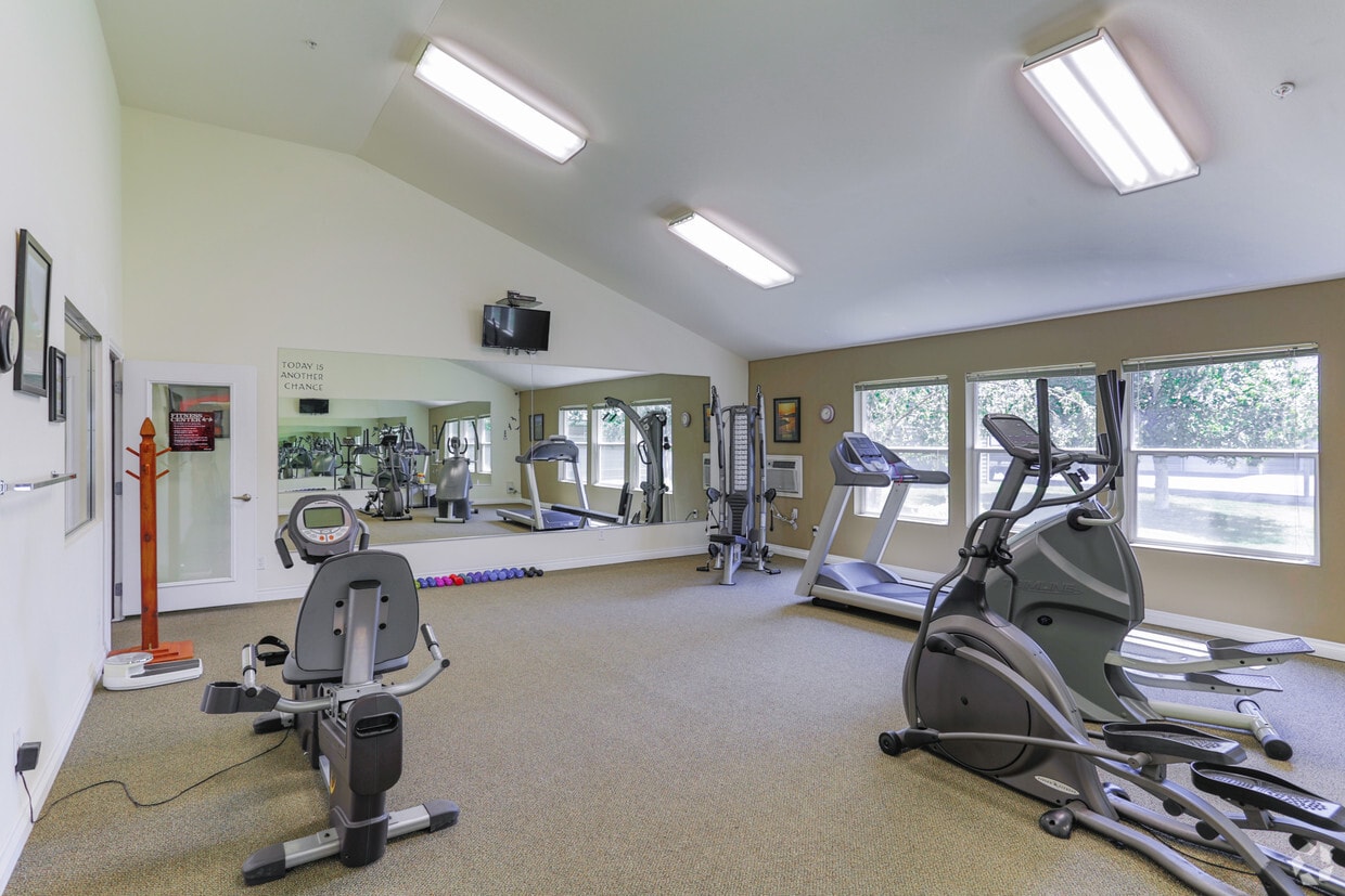 Bentley Apartments 1715 S Hayford Rd Spokane, WA