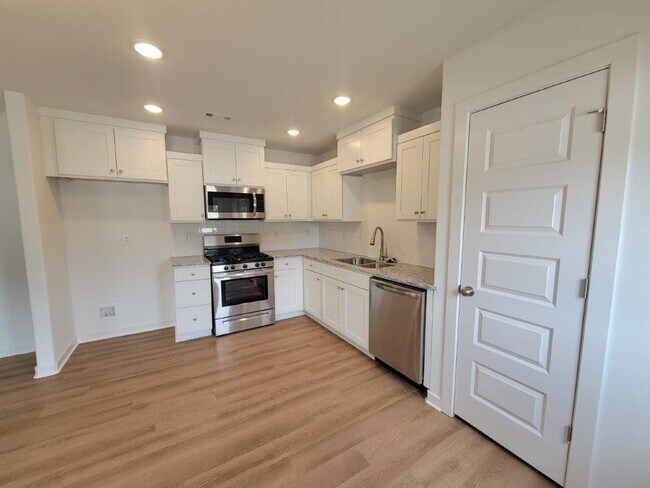Foto del edificio - 5747 W Holdcroft Dr