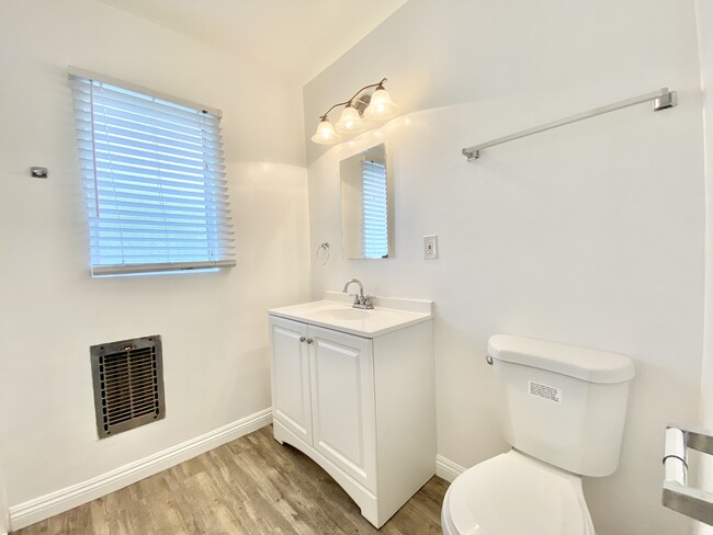 Building Photo - 415 N El Molino Ave