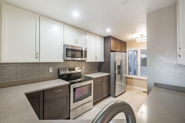 Building Photo - 783 Green Ridge Dr