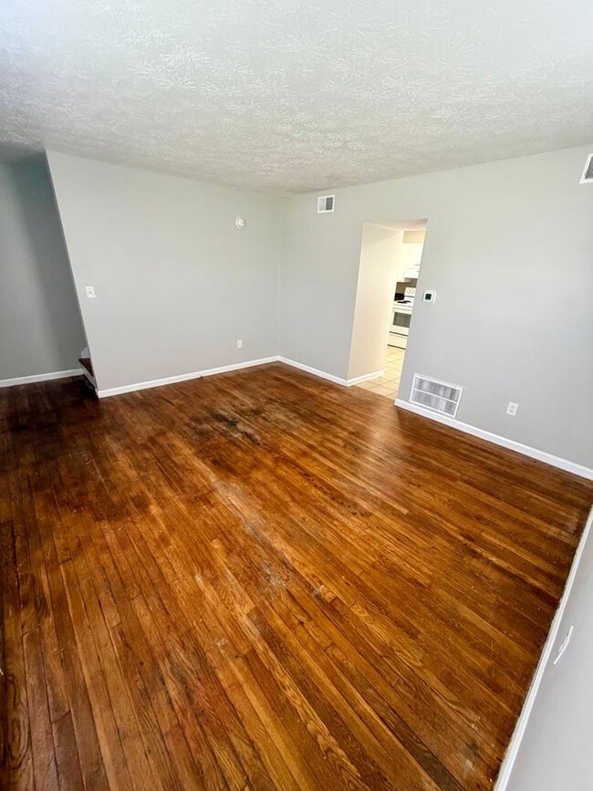 Building Photo - 104 Dale Ave