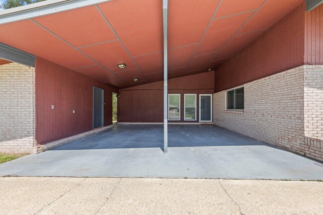 Building Photo - 111 McEwen Dr