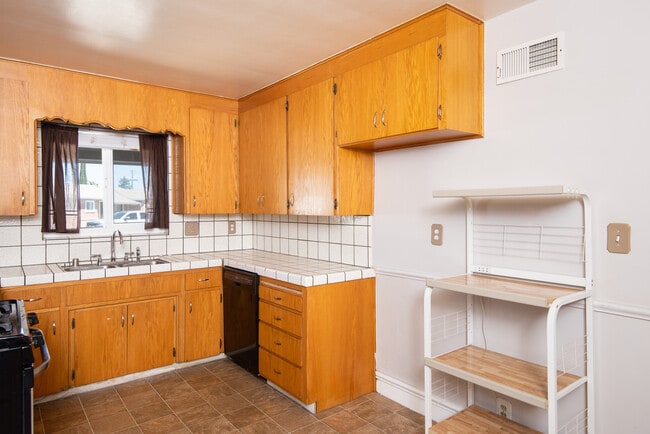 Building Photo - 536 Mulberry Cir