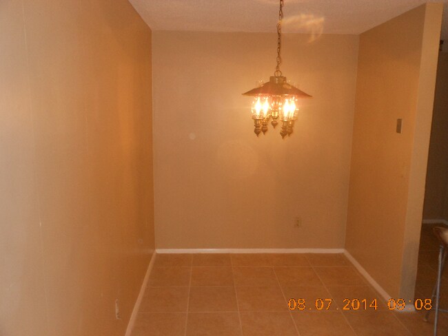 Foto del edificio - BEAUTIFUL 3 BEDROOM 2 BATH LOCATED IN PORT ORANGE
