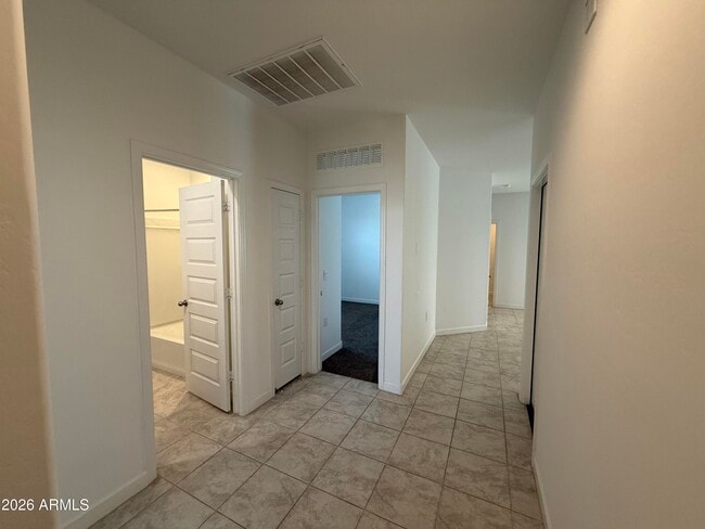 Foto del edificio - 2474 W Sable Ave