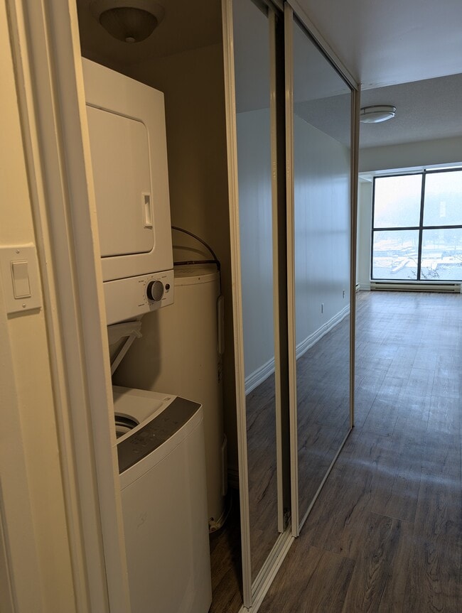 Building Photo - 67 Bronte Rd