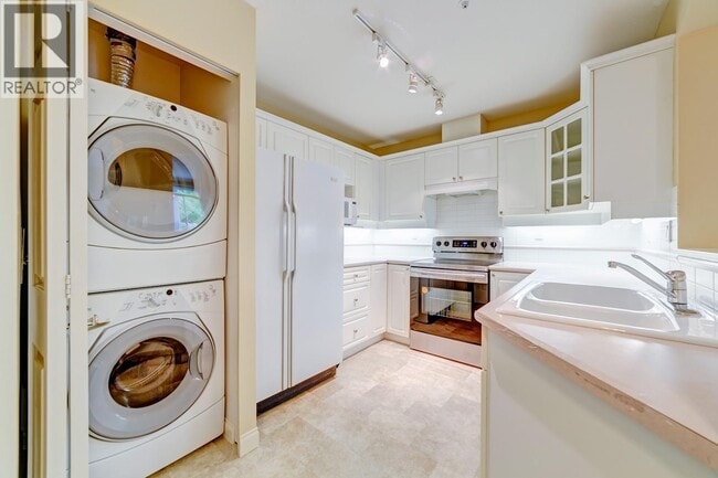 Building Photo - 2xx-5835 HAMPTON PLACE