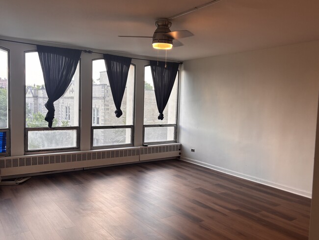 Building Photo - 1450 E 55th Pl