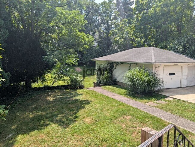Foto del edificio - 8983 Highland Dr