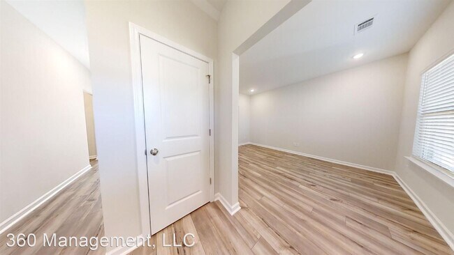 Building Photo - 4 br, 2.5 bath House - 1443 Crescent Blvd
