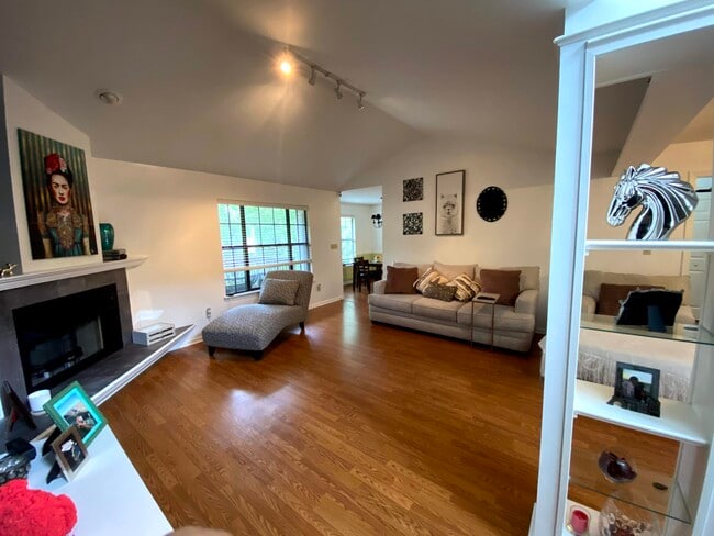 Building Photo - 11409 Hickory Hill Rd