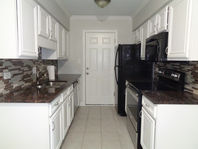 Building Photo - 10540 Brooks Ln