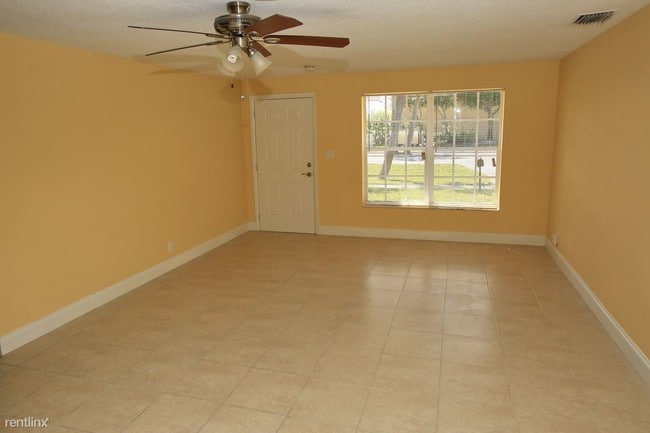 Building Photo - 3 br, 2 bath House - 4420 North Shore Drive