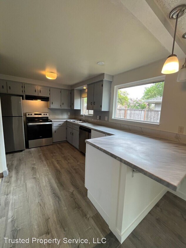 Primary Photo - 2 br, 1 bath House - 374 Van Duyn