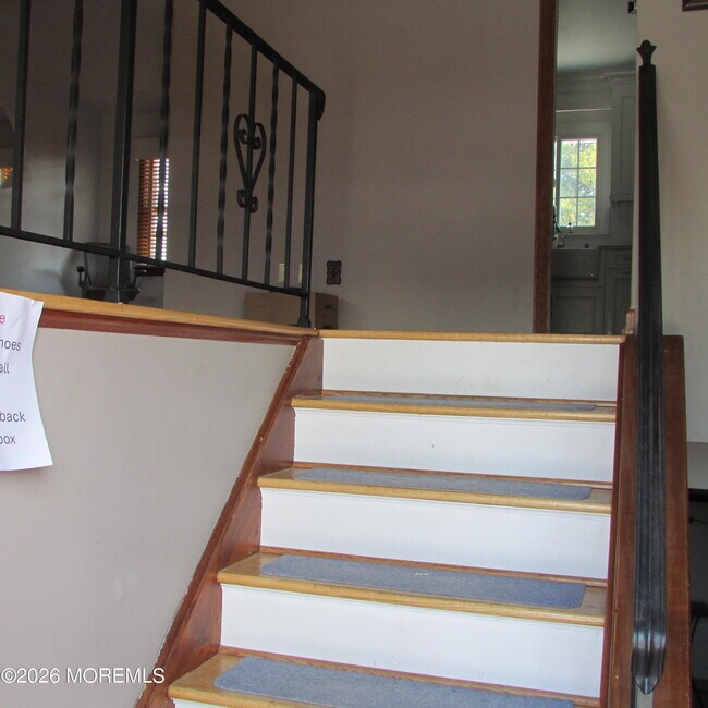 Building Photo - 31 Pine St