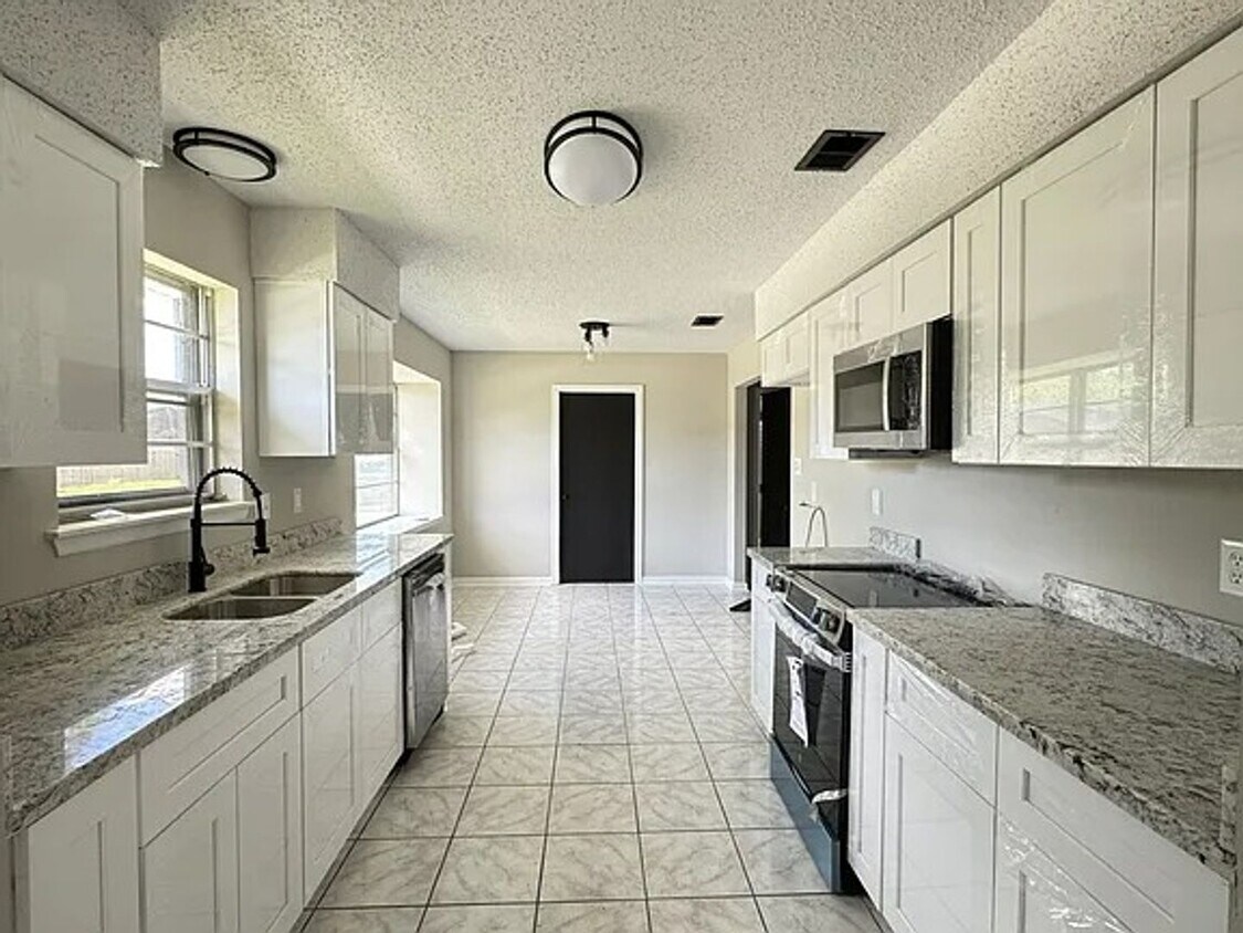 Primary Photo - Timberlane beautiful home