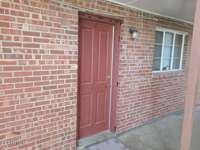 Foto del edificio - 701 W Yandell Dr