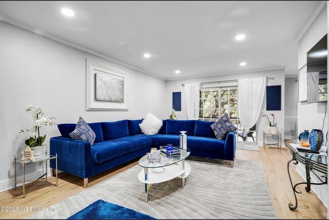 Foto del edificio - 4315 Plaza Gate Ln S