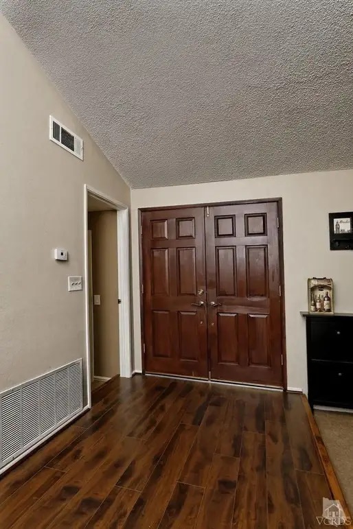 Foto del edificio - 843 Holbrook Ave