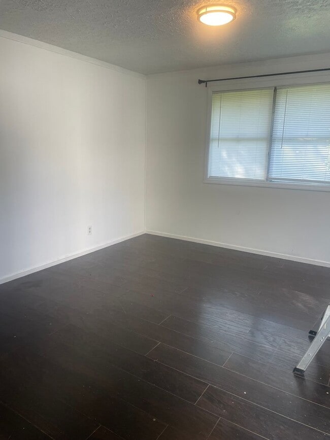 Building Photo - Oak Ridge 37830 - Newly Updated 2 bedroom,...