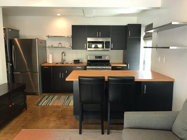 Fully equipped kitchen/dining area - 4627 Harriman Ave