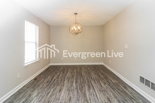 Foto del edificio - 7331 Bramble Oak Dr