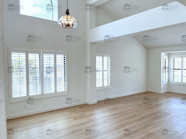 Foto del edificio - Shadowridge  Gorgeous 3 Bedroom Home In Desirable Neighborhood / Vista