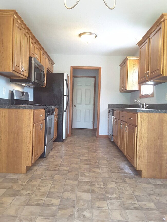 Building Photo - Beautiful 3 Bedroom 2 Bath Home in Elkhart!