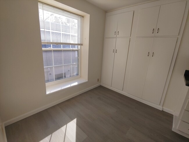 Dining Room - 982 S Wolfe Rd