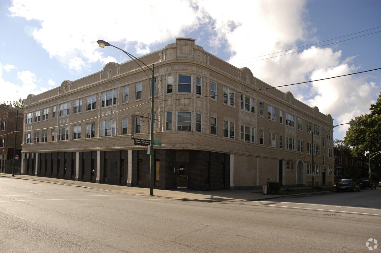 Primary Photo - 2101 E 79th St