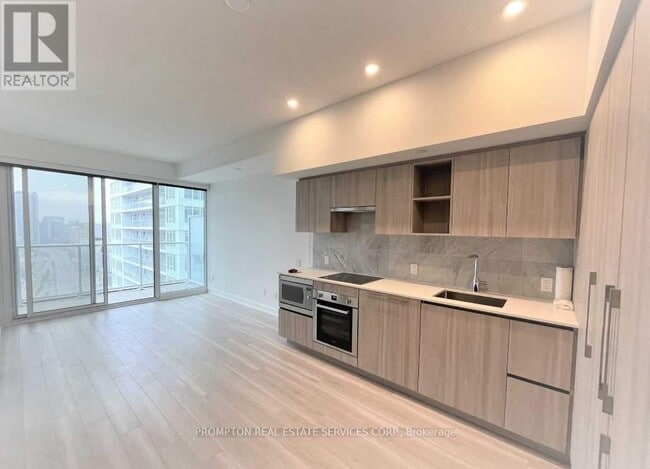 Building Photo - 19 Bathurst St