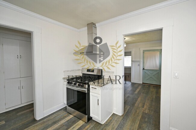 Foto del edificio - 630 E Dudley Ave