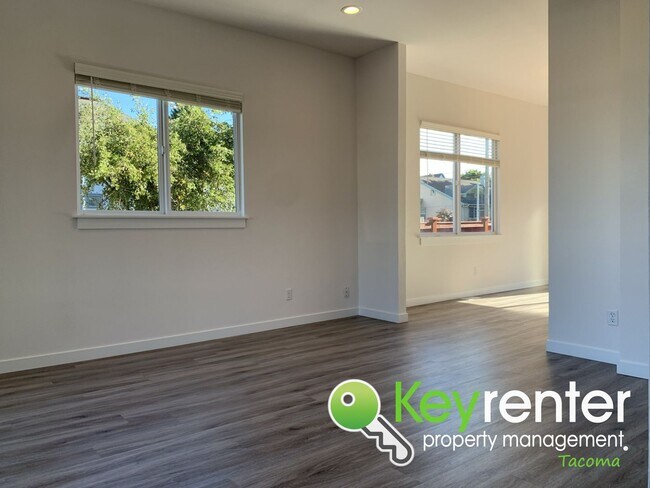 Building Photo - Newly Remodeled Centrally Located Tacoma H...