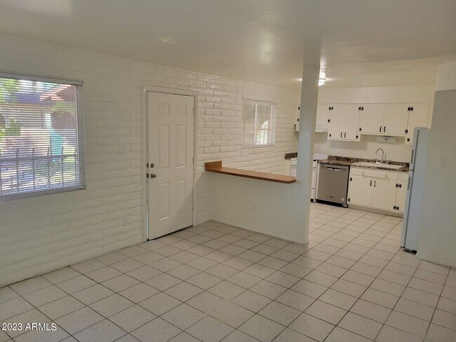 Foto del edificio - 6733 N 16th St