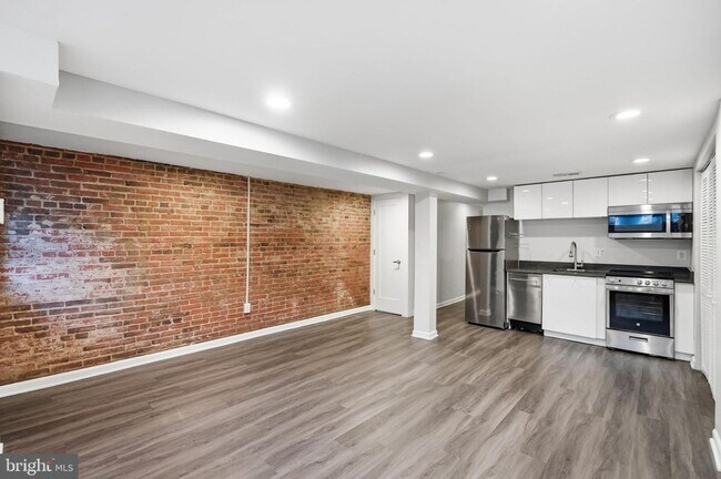 Building Photo - 938 French St NW